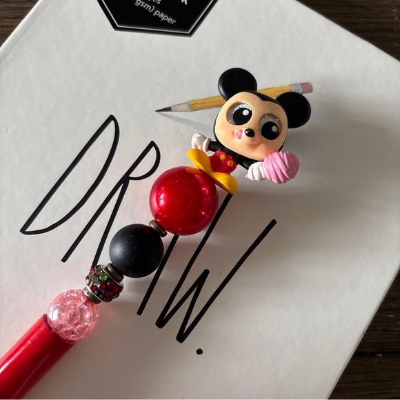 Disney Doorables: Mickey & Friends: Mickey Mouse handmade beaded pen - Picture 1 of 3